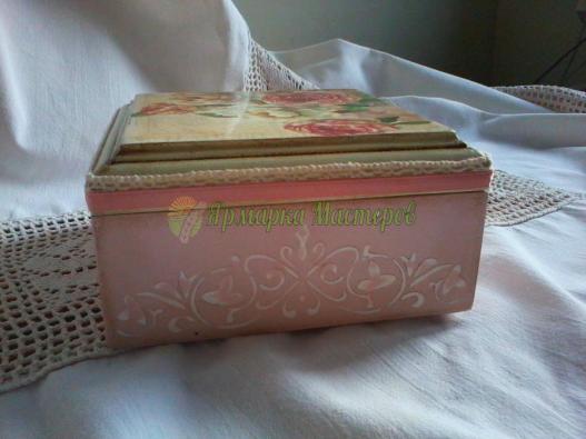 <div style=margin-left:10px><h1>декупаж шкатулок</h1><p><a href="/catalog/podarki--suveniry/">Подарунки, сувеніри</a> » <a href="/catalog/podarki--suveniry/podarki/">Подарунки</a></p><i class="fa fa-map-marker"></i> Ровенская область, Здолбунов<br /><br /><div class="socdata"><script src="//yastatic.net/es5-shims/0.0.2/es5-shims.min.js"></script>
                                            <script src="//yastatic.net/share2/share.js"></script>
                                            <div class="ya-share2" data-services="facebook,gplus,twitter,lj,viber,whatsapp,skype" data-counter=""></div></div>