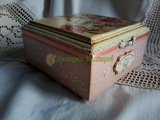 <div style=margin-left:10px><h1>декупаж шкатулок</h1><p><a href="/catalog/podarki--suveniry/">Подарунки, сувеніри</a> » <a href="/catalog/podarki--suveniry/podarki/">Подарунки</a></p><i class="fa fa-map-marker"></i> Ровенская область, Здолбунов<br /><br /><div class="socdata"><script src="//yastatic.net/es5-shims/0.0.2/es5-shims.min.js"></script>
                                            <script src="//yastatic.net/share2/share.js"></script>
                                            <div class="ya-share2" data-services="facebook,gplus,twitter,lj,viber,whatsapp,skype" data-counter=""></div></div>