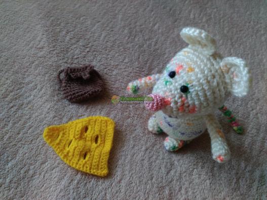 <div style=margin-left:10px><h1>Мышонок путешественник Мистер Пик</h1><p><a href="/catalog/podarki--suveniry/">Подарунки, сувеніри</a> » <a href="/catalog/podarki--suveniry/igrushki/">Iграшки</a></p><i class="fa fa-map-marker"></i> Харьковская область, Харьков<br /><br /><div class="socdata"><script src="//yastatic.net/es5-shims/0.0.2/es5-shims.min.js"></script>
                                            <script src="//yastatic.net/share2/share.js"></script>
                                            <div class="ya-share2" data-services="facebook,gplus,twitter,lj,viber,whatsapp,skype" data-counter=""></div></div>