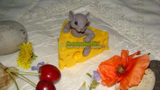 <div style=margin-left:10px><h1>мыло ручная работа</h1><p><a href="/catalog/ukrasheniya/">Прикраси</a> » <a href="/catalog/ukrasheniya/podarki/">Подарунки</a></p><i class="fa fa-map-marker"></i> Днепропетровская область, Днепропетровск<br /><br /><div class="socdata"><script src="//yastatic.net/es5-shims/0.0.2/es5-shims.min.js"></script>
                                            <script src="//yastatic.net/share2/share.js"></script>
                                            <div class="ya-share2" data-services="facebook,gplus,twitter,lj,viber,whatsapp,skype" data-counter=""></div></div>