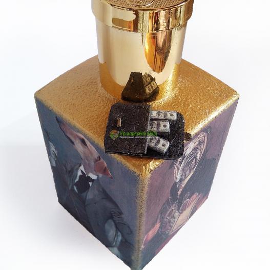 <div style=margin-left:10px><h1>Подарок мужчине бизнесмену на новый год 2018. Символ 2018 года.</h1><p><a href="/catalog/podarki--suveniry/">Подарунки, сувеніри</a> » <a href="/catalog/podarki--suveniry/podarki/">Подарунки</a></p><i class="fa fa-map-marker"></i> Донецкая область, Мариуполь<br /><br /><div class="socdata"><script src="//yastatic.net/es5-shims/0.0.2/es5-shims.min.js"></script>
                                            <script src="//yastatic.net/share2/share.js"></script>
                                            <div class="ya-share2" data-services="facebook,gplus,twitter,lj,viber,whatsapp,skype" data-counter=""></div></div>