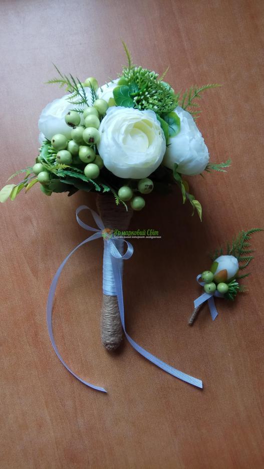 <div style=margin-left:10px><h1>Свадебный букет. Букет невесты свидетельницы дублер.</h1><p><a href="/catalog/ukrasheniya/">Прикраси</a> » <a href="/catalog/ukrasheniya/aksessuary/">Аксесуари</a></p><i class="fa fa-map-marker"></i> Киевская область, Киев<br /><br /><div class="socdata"><script src="//yastatic.net/es5-shims/0.0.2/es5-shims.min.js"></script>
                                            <script src="//yastatic.net/share2/share.js"></script>
                                            <div class="ya-share2" data-services="facebook,gplus,twitter,lj,viber,whatsapp,skype" data-counter=""></div></div>