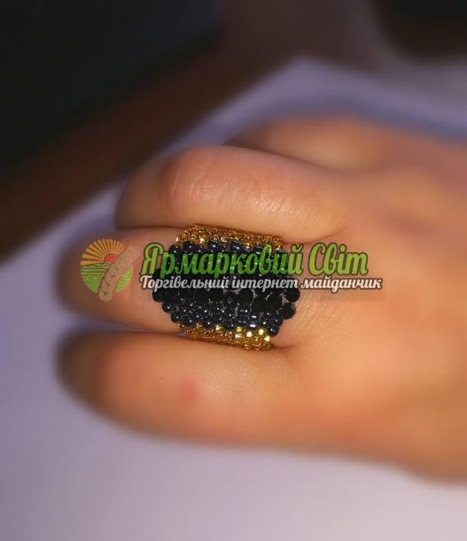<div style=margin-left:10px><h1>Кольцо из бисера и бусин</h1><p><a href="/catalog/bijuteriya/">Біжутерія</a> » <a href="/catalog/bijuteriya/kolca/">Кільця</a></p><i class="fa fa-map-marker"></i> Киевская область, Киев<br /><br /><div class="socdata"><script src="//yastatic.net/es5-shims/0.0.2/es5-shims.min.js"></script>
                                            <script src="//yastatic.net/share2/share.js"></script>
                                            <div class="ya-share2" data-services="facebook,gplus,twitter,lj,viber,whatsapp,skype" data-counter=""></div></div>