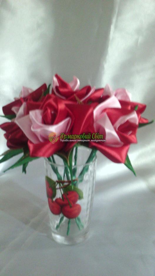 <div style=margin-left:10px><h1>Троянди, що не вянуть (атласних лент)</h1><p><a href="/catalog/podarki--suveniry/">Подарунки, сувеніри</a> » <a href="/catalog/podarki--suveniry/podarki/">Подарунки</a></p><i class="fa fa-map-marker"></i> Тернопольская область, Лановцы<br /><br /><div class="socdata"><script src="//yastatic.net/es5-shims/0.0.2/es5-shims.min.js"></script>
                                            <script src="//yastatic.net/share2/share.js"></script>
                                            <div class="ya-share2" data-services="facebook,gplus,twitter,lj,viber,whatsapp,skype" data-counter=""></div></div>