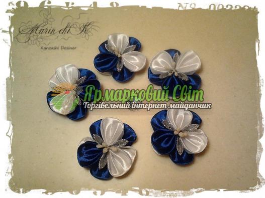 <div style=margin-left:10px><h1>Резиночки для волос</h1><p><a href="/catalog/ukrasheniya/">Прикраси</a> » <a href="/catalog/ukrasheniya/aksessuary/">Аксесуари</a></p><i class="fa fa-map-marker"></i> Полтавская область, Кременчуг<br /><br /><div class="socdata"><script src="//yastatic.net/es5-shims/0.0.2/es5-shims.min.js"></script>
                                            <script src="//yastatic.net/share2/share.js"></script>
                                            <div class="ya-share2" data-services="facebook,gplus,twitter,lj,viber,whatsapp,skype" data-counter=""></div></div>