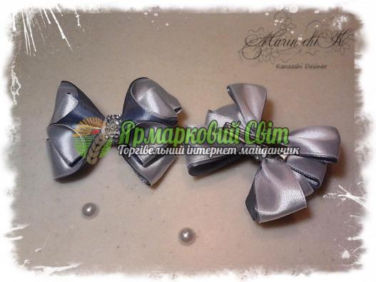 <div style=margin-left:10px><h1>Заколочки,резиночки канзаши</h1><p><a href="/catalog/aksessuary/">Аксесуари</a> » <a href="/catalog/aksessuary/zakolki--zajimy/">Шпильки, затискачі</a></p><i class="fa fa-map-marker"></i> Полтавская область, Кременчуг<br /><br /><div class="socdata"><script src="//yastatic.net/es5-shims/0.0.2/es5-shims.min.js"></script>
                                            <script src="//yastatic.net/share2/share.js"></script>
                                            <div class="ya-share2" data-services="facebook,gplus,twitter,lj,viber,whatsapp,skype" data-counter=""></div></div>