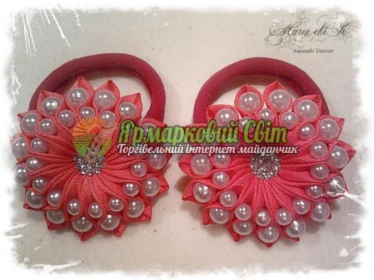 <div style=margin-left:10px><h1>Резиночки и заколочки канзаши</h1><p><a href="/catalog/aksessuary/">Аксесуари</a> » <a href="/catalog/aksessuary/zakolki--zajimy/">Шпильки, затискачі</a></p><i class="fa fa-map-marker"></i> Полтавская область, Кременчуг<br /><br /><div class="socdata"><script src="//yastatic.net/es5-shims/0.0.2/es5-shims.min.js"></script>
                                            <script src="//yastatic.net/share2/share.js"></script>
                                            <div class="ya-share2" data-services="facebook,gplus,twitter,lj,viber,whatsapp,skype" data-counter=""></div></div>