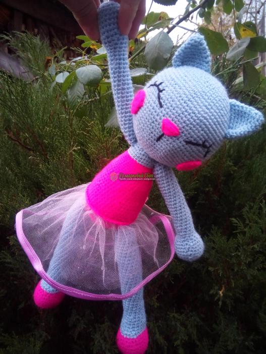 <div style=margin-left:10px><h1>Кицька-гімнасточка</h1><p><a href="/catalog/igrushki/">Iграшки</a> » <a href="/catalog/igrushki/myagkie/">М'які</a></p><i class="fa fa-map-marker"></i> Волынская область, Любомль<br /><br /><div class="socdata"><script src="//yastatic.net/es5-shims/0.0.2/es5-shims.min.js"></script>
                                            <script src="//yastatic.net/share2/share.js"></script>
                                            <div class="ya-share2" data-services="facebook,gplus,twitter,lj,viber,whatsapp,skype" data-counter=""></div></div>