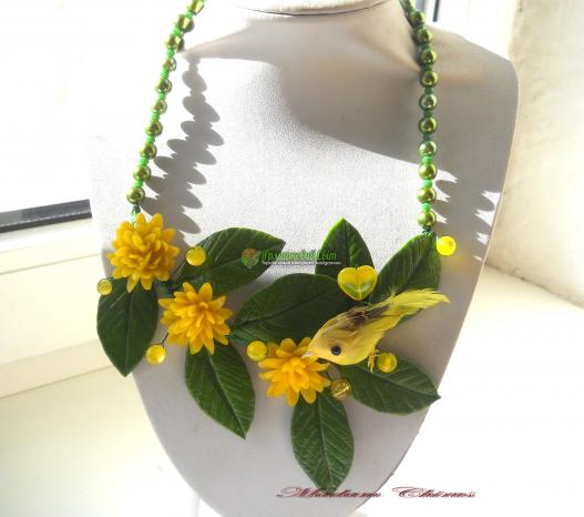 <div style=margin-left:10px><h1>Колье с птичкой Чай с канорейкой</h1><p><a href="/catalog/ukrasheniya/">Прикраси</a> » <a href="/catalog/ukrasheniya/aksessuary/">Аксесуари</a></p><i class="fa fa-map-marker"></i> Одесская область, Одесса<br /><br /><div class="socdata"><script src="//yastatic.net/es5-shims/0.0.2/es5-shims.min.js"></script>
                                            <script src="//yastatic.net/share2/share.js"></script>
                                            <div class="ya-share2" data-services="facebook,gplus,twitter,lj,viber,whatsapp,skype" data-counter=""></div></div>