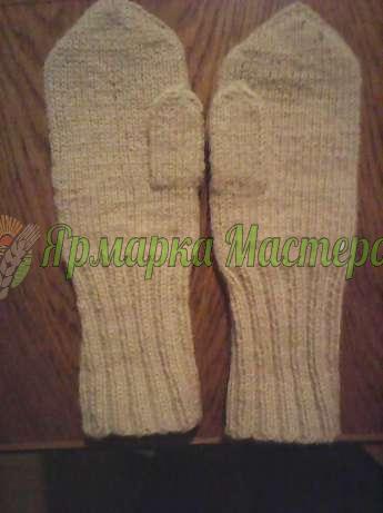 <div style=margin-left:10px><h1>Женские вязанные варежки</h1><p><a href="/catalog/ukrasheniya/">Прикраси</a> » <a href="/catalog/ukrasheniya/aksessuary/">Аксесуари</a></p><i class="fa fa-map-marker"></i> Киевская область, Киев<br /><br /><div class="socdata"><script src="//yastatic.net/es5-shims/0.0.2/es5-shims.min.js"></script>
                                            <script src="//yastatic.net/share2/share.js"></script>
                                            <div class="ya-share2" data-services="facebook,gplus,twitter,lj,viber,whatsapp,skype" data-counter=""></div></div>