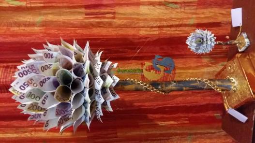 <div style=margin-left:10px><h1>Денежное дерево </h1><p><a href="/catalog/podarki--suveniry/">Подарунки, сувеніри</a> » <a href="/catalog/podarki--suveniry/suveniry/">Сувеніри</a></p><i class="fa fa-map-marker"></i> Киевская область, Киев<br /><br /><div class="socdata"><script src="//yastatic.net/es5-shims/0.0.2/es5-shims.min.js"></script>
                                            <script src="//yastatic.net/share2/share.js"></script>
                                            <div class="ya-share2" data-services="facebook,gplus,twitter,lj,viber,whatsapp,skype" data-counter=""></div></div>