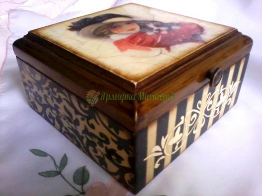 <div style=margin-left:10px><h1>Шкатулки</h1><p><a href="/catalog/ukrasheniya/">Прикраси</a> » <a href="/catalog/ukrasheniya/podarki/">Подарунки</a></p><i class="fa fa-map-marker"></i> Ровенская область, Здолбунов<br /><br /><div class="socdata"><script src="//yastatic.net/es5-shims/0.0.2/es5-shims.min.js"></script>
                                            <script src="//yastatic.net/share2/share.js"></script>
                                            <div class="ya-share2" data-services="facebook,gplus,twitter,lj,viber,whatsapp,skype" data-counter=""></div></div>