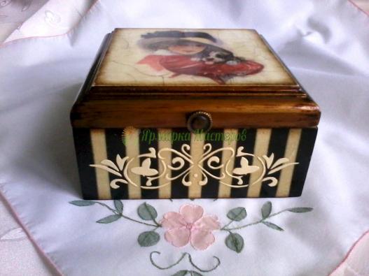 <div style=margin-left:10px><h1>Шкатулки</h1><p><a href="/catalog/ukrasheniya/">Прикраси</a> » <a href="/catalog/ukrasheniya/podarki/">Подарунки</a></p><i class="fa fa-map-marker"></i> Ровенская область, Здолбунов<br /><br /><div class="socdata"><script src="//yastatic.net/es5-shims/0.0.2/es5-shims.min.js"></script>
                                            <script src="//yastatic.net/share2/share.js"></script>
                                            <div class="ya-share2" data-services="facebook,gplus,twitter,lj,viber,whatsapp,skype" data-counter=""></div></div>