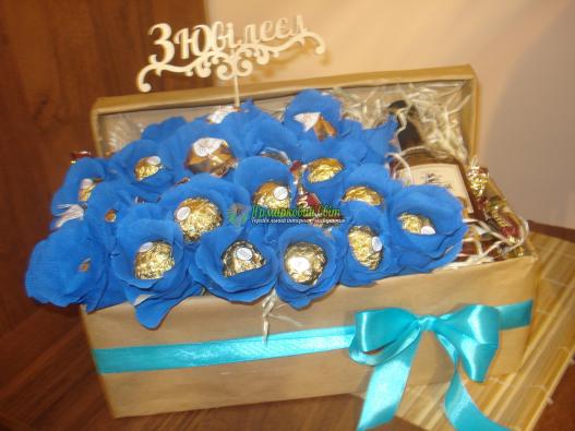 <div style=margin-left:10px><h1>Подарок для мужчины</h1><p><a href="/catalog/ukrasheniya/">Прикраси</a> » <a href="/catalog/ukrasheniya/podarki/">Подарунки</a></p><i class="fa fa-map-marker"></i> Черновицкая область, Черновцы<br /><br /><div class="socdata"><script src="//yastatic.net/es5-shims/0.0.2/es5-shims.min.js"></script>
                                            <script src="//yastatic.net/share2/share.js"></script>
                                            <div class="ya-share2" data-services="facebook,gplus,twitter,lj,viber,whatsapp,skype" data-counter=""></div></div>