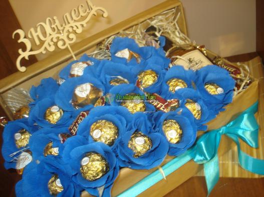 <div style=margin-left:10px><h1>Подарок для мужчины</h1><p><a href="/catalog/ukrasheniya/">Прикраси</a> » <a href="/catalog/ukrasheniya/podarki/">Подарунки</a></p><i class="fa fa-map-marker"></i> Черновицкая область, Черновцы<br /><br /><div class="socdata"><script src="//yastatic.net/es5-shims/0.0.2/es5-shims.min.js"></script>
                                            <script src="//yastatic.net/share2/share.js"></script>
                                            <div class="ya-share2" data-services="facebook,gplus,twitter,lj,viber,whatsapp,skype" data-counter=""></div></div>