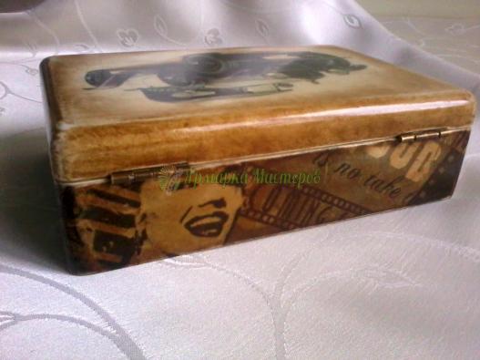 <div style=margin-left:10px><h1>Шкатулки</h1><p><a href="/catalog/ukrasheniya/">Прикраси</a> » <a href="/catalog/ukrasheniya/podarki/">Подарунки</a></p><i class="fa fa-map-marker"></i> Ровенская область, Здолбунов<br /><br /><div class="socdata"><script src="//yastatic.net/es5-shims/0.0.2/es5-shims.min.js"></script>
                                            <script src="//yastatic.net/share2/share.js"></script>
                                            <div class="ya-share2" data-services="facebook,gplus,twitter,lj,viber,whatsapp,skype" data-counter=""></div></div>