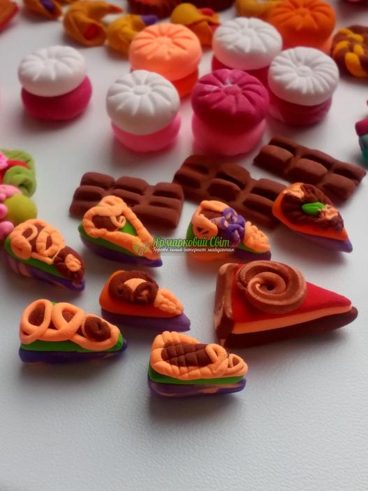 <div style=margin-left:10px><h1>Игрушечные наборы мини-еды (сладости)</h1><p><a href="/catalog/ukrasheniya/">Прикраси</a> » <a href="/catalog/ukrasheniya/podarki/">Подарунки</a></p><i class="fa fa-map-marker"></i> Одесская область, Одесса<br /><br /><div class="socdata"><script src="//yastatic.net/es5-shims/0.0.2/es5-shims.min.js"></script>
                                            <script src="//yastatic.net/share2/share.js"></script>
                                            <div class="ya-share2" data-services="facebook,gplus,twitter,lj,viber,whatsapp,skype" data-counter=""></div></div>