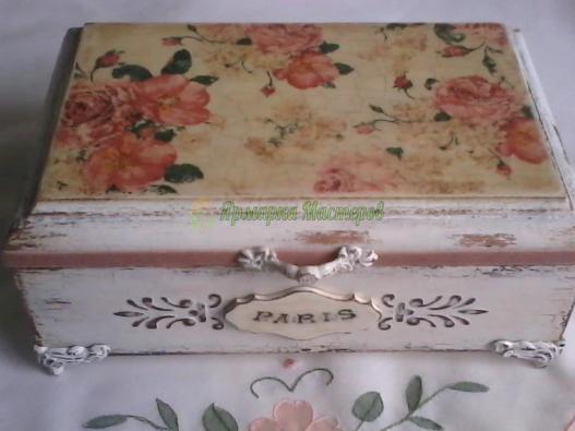 <div style=margin-left:10px><h1>Шкатулки</h1><p><a href="/catalog/ukrasheniya/">Прикраси</a> » <a href="/catalog/ukrasheniya/podarki/">Подарунки</a></p><i class="fa fa-map-marker"></i> Ровенская область, Здолбунов<br /><br /><div class="socdata"><script src="//yastatic.net/es5-shims/0.0.2/es5-shims.min.js"></script>
                                            <script src="//yastatic.net/share2/share.js"></script>
                                            <div class="ya-share2" data-services="facebook,gplus,twitter,lj,viber,whatsapp,skype" data-counter=""></div></div>