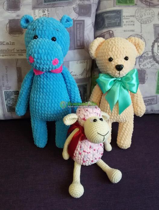 <div style=margin-left:10px><h1>Бегемотик плюшевый</h1><p><a href="/catalog/igrushki/">Iграшки</a> » <a href="/catalog/igrushki/myagkie/">М'які</a></p><i class="fa fa-map-marker"></i> Запорожская область, Запорожье<br /><br /><div class="socdata"><script src="//yastatic.net/es5-shims/0.0.2/es5-shims.min.js"></script>
                                            <script src="//yastatic.net/share2/share.js"></script>
                                            <div class="ya-share2" data-services="facebook,gplus,twitter,lj,viber,whatsapp,skype" data-counter=""></div></div>