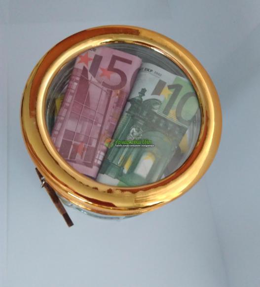 <div style=margin-left:10px><h1>Сувенір " Грошова  банка"</h1><p><a href="/catalog/podarki--suveniry/">Подарунки, сувеніри</a> » <a href="/catalog/podarki--suveniry/suveniry/">Сувеніри</a></p><i class="fa fa-map-marker"></i> Черновицкая область, Вижница<br /><br /><div class="socdata"><script src="//yastatic.net/es5-shims/0.0.2/es5-shims.min.js"></script>
                                            <script src="//yastatic.net/share2/share.js"></script>
                                            <div class="ya-share2" data-services="facebook,gplus,twitter,lj,viber,whatsapp,skype" data-counter=""></div></div>