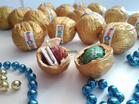 <div style=margin-left:10px><h1>Сувенір ручна робота " Кіндер -Сюрприз "  з  горішка.</h1><p><a href="/catalog/podarki--suveniry/">Подарунки, сувеніри</a> » <a href="/catalog/podarki--suveniry/suveniry/">Сувеніри</a></p><i class="fa fa-map-marker"></i> Черновицкая область, Вижница<br /><br /><div class="socdata"><script src="//yastatic.net/es5-shims/0.0.2/es5-shims.min.js"></script>
                                            <script src="//yastatic.net/share2/share.js"></script>
                                            <div class="ya-share2" data-services="facebook,gplus,twitter,lj,viber,whatsapp,skype" data-counter=""></div></div>