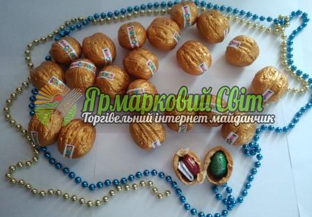 <div style=margin-left:10px><h1>Сувенір ручна робота " Кіндер -Сюрприз "  з  горішка.</h1><p><a href="/catalog/podarki--suveniry/">Подарунки, сувеніри</a> » <a href="/catalog/podarki--suveniry/suveniry/">Сувеніри</a></p><i class="fa fa-map-marker"></i> Черновицкая область, Вижница<br /><br /><div class="socdata"><script src="//yastatic.net/es5-shims/0.0.2/es5-shims.min.js"></script>
                                            <script src="//yastatic.net/share2/share.js"></script>
                                            <div class="ya-share2" data-services="facebook,gplus,twitter,lj,viber,whatsapp,skype" data-counter=""></div></div>