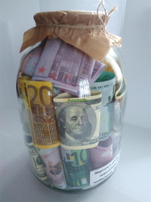 <div style=margin-left:10px><h1>Сувенір " Бабло консервоване" 3 л</h1><p><a href="/catalog/podarki--suveniry/">Подарунки, сувеніри</a> » <a href="/catalog/podarki--suveniry/suveniry/">Сувеніри</a></p><i class="fa fa-map-marker"></i> Черновицкая область, Вижница<br /><br /><div class="socdata"><script src="//yastatic.net/es5-shims/0.0.2/es5-shims.min.js"></script>
                                            <script src="//yastatic.net/share2/share.js"></script>
                                            <div class="ya-share2" data-services="facebook,gplus,twitter,lj,viber,whatsapp,skype" data-counter=""></div></div>