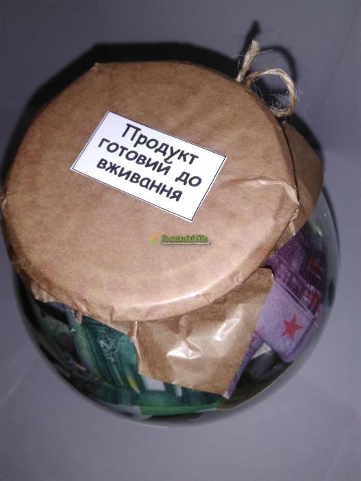 <div style=margin-left:10px><h1>Сувенір " Бабло консервоване" 3 л</h1><p><a href="/catalog/podarki--suveniry/">Подарунки, сувеніри</a> » <a href="/catalog/podarki--suveniry/suveniry/">Сувеніри</a></p><i class="fa fa-map-marker"></i> Черновицкая область, Вижница<br /><br /><div class="socdata"><script src="//yastatic.net/es5-shims/0.0.2/es5-shims.min.js"></script>
                                            <script src="//yastatic.net/share2/share.js"></script>
                                            <div class="ya-share2" data-services="facebook,gplus,twitter,lj,viber,whatsapp,skype" data-counter=""></div></div>