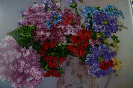 <div style=margin-left:10px><h1>Картина "Летний букет"</h1><p><a href="/catalog/kartiny/">Картини</a> » <a href="/catalog/kartiny/vyshitye/">Вишиті</a></p><i class="fa fa-map-marker"></i> Днепропетровская область, Днепропетровск<br /><br /><div class="socdata"><script src="//yastatic.net/es5-shims/0.0.2/es5-shims.min.js"></script>
                                            <script src="//yastatic.net/share2/share.js"></script>
                                            <div class="ya-share2" data-services="facebook,gplus,twitter,lj,viber,whatsapp,skype" data-counter=""></div></div>