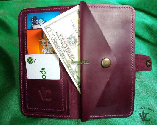 <div style=margin-left:10px><h1>Гаманець жіночий шкіряний</h1><p><a href="/catalog/ukrasheniya/">Прикраси</a> » <a href="/catalog/ukrasheniya/podarki/">Подарунки</a></p><i class="fa fa-map-marker"></i> Житомирская область, Коростень<br /><br /><div class="socdata"><script src="//yastatic.net/es5-shims/0.0.2/es5-shims.min.js"></script>
                                            <script src="//yastatic.net/share2/share.js"></script>
                                            <div class="ya-share2" data-services="facebook,gplus,twitter,lj,viber,whatsapp,skype" data-counter=""></div></div>