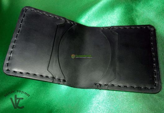 <div style=margin-left:10px><h1>Гаманець шкіряний чоловічий (портмоне)</h1><p><a href="/catalog/ukrasheniya/">Прикраси</a> » <a href="/catalog/ukrasheniya/aksessuary/">Аксесуари</a></p><i class="fa fa-map-marker"></i> Житомирская область, Коростень<br /><br /><div class="socdata"><script src="//yastatic.net/es5-shims/0.0.2/es5-shims.min.js"></script>
                                            <script src="//yastatic.net/share2/share.js"></script>
                                            <div class="ya-share2" data-services="facebook,gplus,twitter,lj,viber,whatsapp,skype" data-counter=""></div></div>