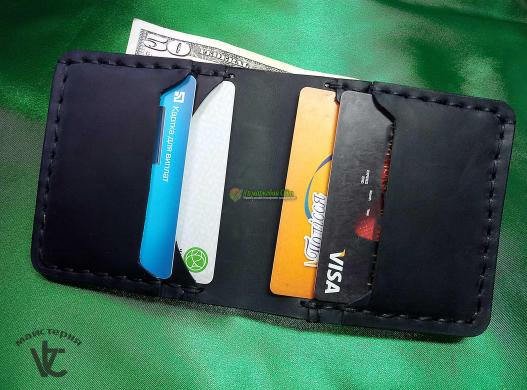 <div style=margin-left:10px><h1>Гаманець шкіряний чоловічий (портмоне)</h1><p><a href="/catalog/ukrasheniya/">Прикраси</a> » <a href="/catalog/ukrasheniya/aksessuary/">Аксесуари</a></p><i class="fa fa-map-marker"></i> Житомирская область, Коростень<br /><br /><div class="socdata"><script src="//yastatic.net/es5-shims/0.0.2/es5-shims.min.js"></script>
                                            <script src="//yastatic.net/share2/share.js"></script>
                                            <div class="ya-share2" data-services="facebook,gplus,twitter,lj,viber,whatsapp,skype" data-counter=""></div></div>