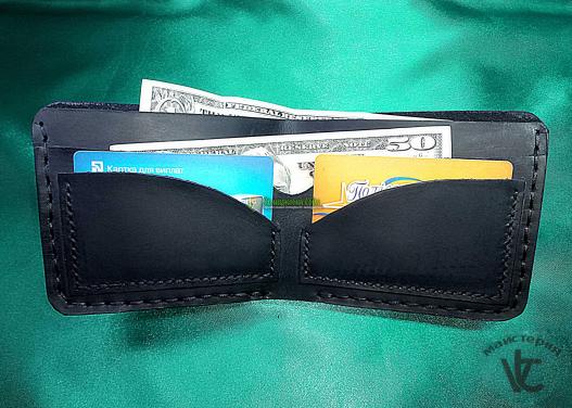 <div style=margin-left:10px><h1>Гаманець шкіряний чоловічий (портмоне)</h1><p><a href="/catalog/ukrasheniya/">Прикраси</a> » <a href="/catalog/ukrasheniya/podarki/">Подарунки</a></p><i class="fa fa-map-marker"></i> Житомирская область, Коростень<br /><br /><div class="socdata"><script src="//yastatic.net/es5-shims/0.0.2/es5-shims.min.js"></script>
                                            <script src="//yastatic.net/share2/share.js"></script>
                                            <div class="ya-share2" data-services="facebook,gplus,twitter,lj,viber,whatsapp,skype" data-counter=""></div></div>
