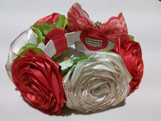 <div style=margin-left:10px><h1>Украшение на гульку</h1><p><a href="/catalog/ukrasheniya/">Прикраси</a> » <a href="/catalog/ukrasheniya/aksessuary/">Аксесуари</a></p><i class="fa fa-map-marker"></i> Запорожская область, Бердянск<br /><br /><script src="//yastatic.net/es5-shims/0.0.2/es5-shims.min.js"></script>
                                            <script src="//yastatic.net/share2/share.js"></script>
                                            <div class="ya-share2" data-services="facebook,gplus,twitter,lj,viber,whatsapp,skype" data-counter=""></div><br /><div class="socdata"></div></div>