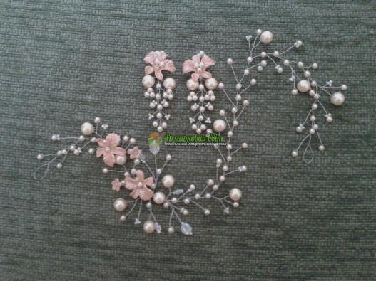 <div style=margin-left:10px><h1>Украшение </h1><p><a href="/catalog/ukrasheniya/">Прикраси</a> » <a href="/catalog/ukrasheniya/aksessuary/">Аксесуари</a></p><i class="fa fa-map-marker"></i> Донецкая область, Мариуполь<br /><br /><div class="socdata"><script src="//yastatic.net/es5-shims/0.0.2/es5-shims.min.js"></script>
                                            <script src="//yastatic.net/share2/share.js"></script>
                                            <div class="ya-share2" data-services="facebook,gplus,twitter,lj,viber,whatsapp,skype" data-counter=""></div></div>