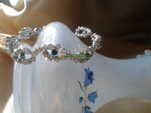 <div style=margin-left:10px><h1>браслет нарядный</h1><p><a href="/catalog/bijuteriya/">Біжутерія</a> » <a href="/catalog/bijuteriya/braslety/">Браслети</a></p><i class="fa fa-map-marker"></i> Донецкая область, Мариуполь<br /><br /><div class="socdata"><script src="//yastatic.net/es5-shims/0.0.2/es5-shims.min.js"></script>
                                            <script src="//yastatic.net/share2/share.js"></script>
                                            <div class="ya-share2" data-services="facebook,gplus,twitter,lj,viber,whatsapp,skype" data-counter=""></div></div>