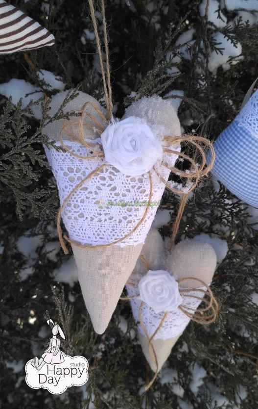 <div style=margin-left:10px><h1>Текстильные игрушки на ёлку </h1><p><a href="/catalog/podarki--suveniry/">Подарунки, сувеніри</a> » <a href="/catalog/podarki--suveniry/suveniry/">Сувеніри</a></p><i class="fa fa-map-marker"></i> Полтавская область, Диканька<br /><br /><div class="socdata"><script src="//yastatic.net/es5-shims/0.0.2/es5-shims.min.js"></script>
                                            <script src="//yastatic.net/share2/share.js"></script>
                                            <div class="ya-share2" data-services="facebook,gplus,twitter,lj,viber,whatsapp,skype" data-counter=""></div></div>