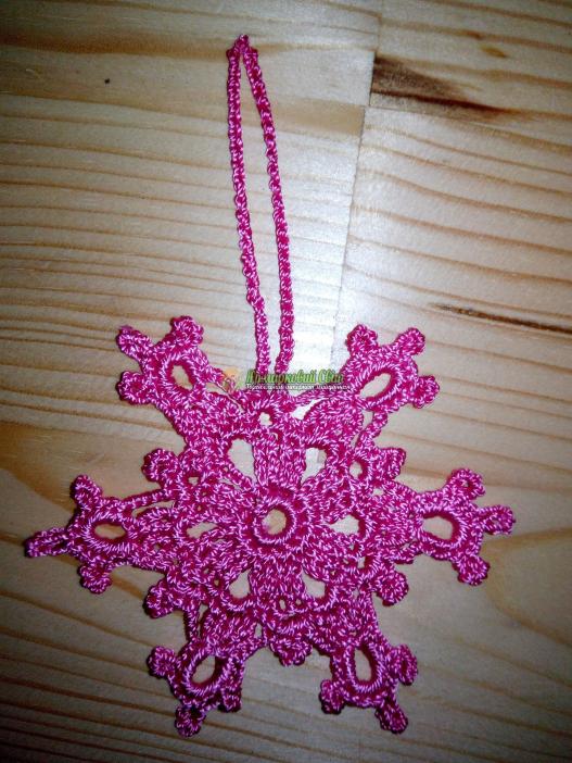 <div style=margin-left:10px><h1>Снежинки крючком.</h1><p><a href="/catalog/ukrasheniya/">Прикраси</a> » <a href="/catalog/ukrasheniya/igrushki/">Iграшки</a></p><i class="fa fa-map-marker"></i> Запорожская область, Бердянск<br /><br /><div class="socdata"><script src="//yastatic.net/es5-shims/0.0.2/es5-shims.min.js"></script>
                                            <script src="//yastatic.net/share2/share.js"></script>
                                            <div class="ya-share2" data-services="facebook,gplus,twitter,lj,viber,whatsapp,skype" data-counter=""></div></div>