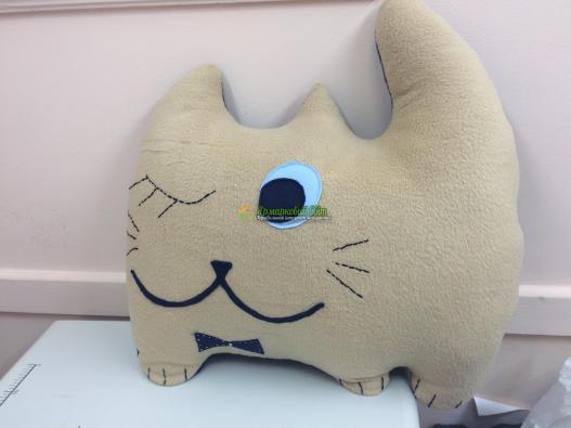 <div style=margin-left:10px><h1>Кіт-подушка Мімі </h1><p><a href="/catalog/ukrasheniya/">Прикраси</a> » <a href="/catalog/ukrasheniya/podarki/">Подарунки</a></p><i class="fa fa-map-marker"></i> Киевская область, Киев<br /><br /><div class="socdata"><script src="//yastatic.net/es5-shims/0.0.2/es5-shims.min.js"></script>
                                            <script src="//yastatic.net/share2/share.js"></script>
                                            <div class="ya-share2" data-services="facebook,gplus,twitter,lj,viber,whatsapp,skype" data-counter=""></div></div>