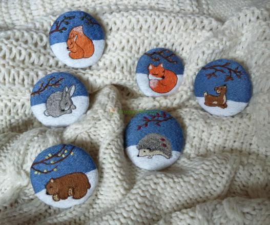 <div style=margin-left:10px><h1>Вышитая брошь</h1><p><a href="/catalog/ukrasheniya/">Прикраси</a> » <a href="/catalog/ukrasheniya/aksessuary/">Аксесуари</a></p><i class="fa fa-map-marker"></i> Полтавская область, Кременчуг<br /><br /><div class="socdata"><script src="//yastatic.net/es5-shims/0.0.2/es5-shims.min.js"></script>
                                            <script src="//yastatic.net/share2/share.js"></script>
                                            <div class="ya-share2" data-services="facebook,gplus,twitter,lj,viber,whatsapp,skype" data-counter=""></div></div>