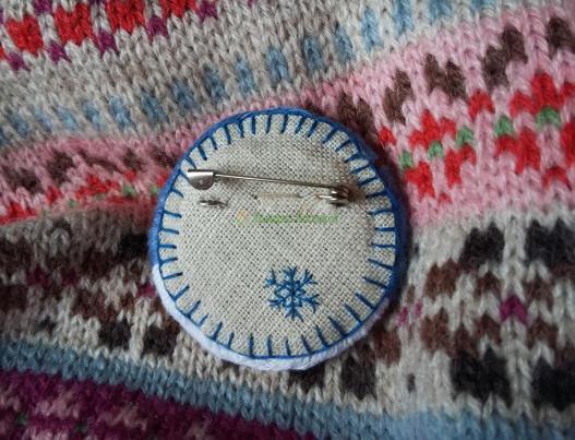 <div style=margin-left:10px><h1>Вышитая брошь</h1><p><a href="/catalog/ukrasheniya/">Прикраси</a> » <a href="/catalog/ukrasheniya/aksessuary/">Аксесуари</a></p><i class="fa fa-map-marker"></i> Полтавская область, Кременчуг<br /><br /><div class="socdata"><script src="//yastatic.net/es5-shims/0.0.2/es5-shims.min.js"></script>
                                            <script src="//yastatic.net/share2/share.js"></script>
                                            <div class="ya-share2" data-services="facebook,gplus,twitter,lj,viber,whatsapp,skype" data-counter=""></div></div>