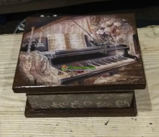 <div style=margin-left:10px><h1>Шкатулка деревянная</h1><p><a href="/catalog/ukrasheniya/">Прикраси</a> » <a href="/catalog/ukrasheniya/podarki/">Подарунки</a></p><i class="fa fa-map-marker"></i> Одесская область, Белгород-Днестровский<br /><br /><div class="socdata"><script src="//yastatic.net/es5-shims/0.0.2/es5-shims.min.js"></script>
                                            <script src="//yastatic.net/share2/share.js"></script>
                                            <div class="ya-share2" data-services="facebook,gplus,twitter,lj,viber,whatsapp,skype" data-counter=""></div></div>