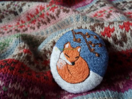 <div style=margin-left:10px><h1>Вышитая брошь</h1><p><a href="/catalog/ukrasheniya/">Прикраси</a> » <a href="/catalog/ukrasheniya/igrushki/">Iграшки</a></p><i class="fa fa-map-marker"></i> Полтавская область, Кременчуг<br /><br /><div class="socdata"><script src="//yastatic.net/es5-shims/0.0.2/es5-shims.min.js"></script>
                                            <script src="//yastatic.net/share2/share.js"></script>
                                            <div class="ya-share2" data-services="facebook,gplus,twitter,lj,viber,whatsapp,skype" data-counter=""></div></div>