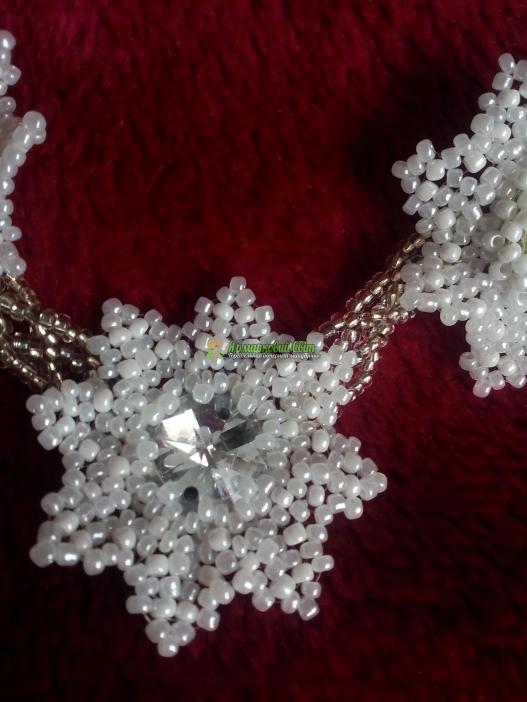 <div style=margin-left:10px><h1>Кольє "Ніжність"</h1><p><a href="/catalog/yvelirnue_izdeliya/">Ювелірні вироби
</a> » <a href="/catalog/yvelirnue_izdeliya/kamni/">Камені</a></p><i class="fa fa-map-marker"></i> Киевская область, Киев<br /><br /><div class="socdata"><script src="//yastatic.net/es5-shims/0.0.2/es5-shims.min.js"></script>
                                            <script src="//yastatic.net/share2/share.js"></script>
                                            <div class="ya-share2" data-services="facebook,gplus,twitter,lj,viber,whatsapp,skype" data-counter=""></div></div>