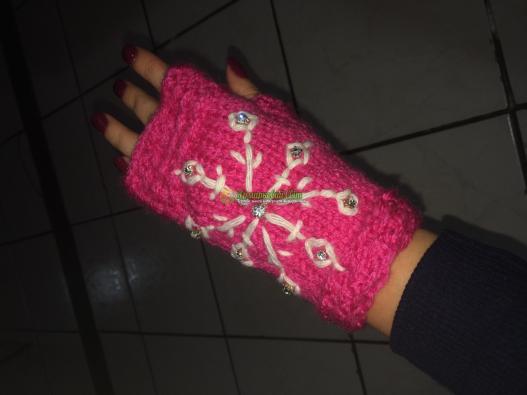 <div style=margin-left:10px><h1>Рукавиці</h1><p><a href="/catalog/ukrasheniya/">Прикраси</a> » <a href="/catalog/ukrasheniya/aksessuary/">Аксесуари</a></p><i class="fa fa-map-marker"></i> Тернопольская область, Тернополь<br /><br /><div class="socdata"><script src="//yastatic.net/es5-shims/0.0.2/es5-shims.min.js"></script>
                                            <script src="//yastatic.net/share2/share.js"></script>
                                            <div class="ya-share2" data-services="facebook,gplus,twitter,lj,viber,whatsapp,skype" data-counter=""></div></div>