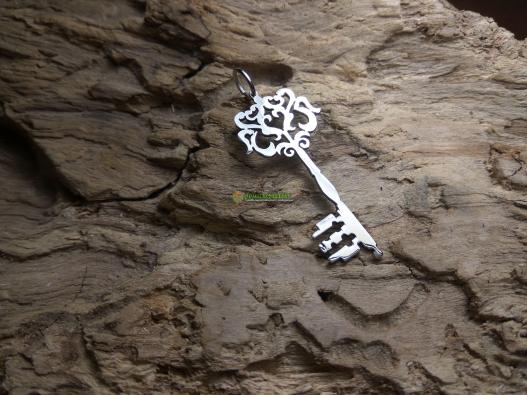 <div style=margin-left:10px><h1>Кулоны/жетоны под заказ </h1><p><a href="/catalog/bijuteriya/">Біжутерія</a> » <a href="/catalog/bijuteriya/kulony/">Кулони</a></p><i class="fa fa-map-marker"></i> Харьковская область, Харьков<br /><br /><div class="socdata"><script src="//yastatic.net/es5-shims/0.0.2/es5-shims.min.js"></script>
                                            <script src="//yastatic.net/share2/share.js"></script>
                                            <div class="ya-share2" data-services="facebook,gplus,twitter,lj,viber,whatsapp,skype" data-counter=""></div></div>