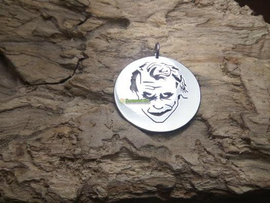 <div style=margin-left:10px><h1>Кулоны/жетоны под заказ </h1><p><a href="/catalog/bijuteriya/">Біжутерія</a> » <a href="/catalog/bijuteriya/kulony/">Кулони</a></p><i class="fa fa-map-marker"></i> Харьковская область, Харьков<br /><br /><div class="socdata"><script src="//yastatic.net/es5-shims/0.0.2/es5-shims.min.js"></script>
                                            <script src="//yastatic.net/share2/share.js"></script>
                                            <div class="ya-share2" data-services="facebook,gplus,twitter,lj,viber,whatsapp,skype" data-counter=""></div></div>