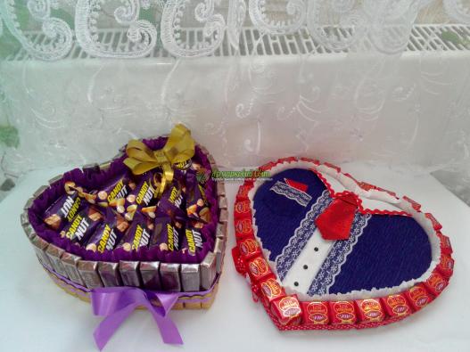 <div style=margin-left:10px><h1>Сердце из конфет </h1><p><a href="/catalog/ukrasheniya/">Прикраси</a> » <a href="/catalog/ukrasheniya/podarki/">Подарунки</a></p><i class="fa fa-map-marker"></i> Харьковская область, Песочин<br /><br /><div class="socdata"><script src="//yastatic.net/es5-shims/0.0.2/es5-shims.min.js"></script>
                                            <script src="//yastatic.net/share2/share.js"></script>
                                            <div class="ya-share2" data-services="facebook,gplus,twitter,lj,viber,whatsapp,skype" data-counter=""></div></div>