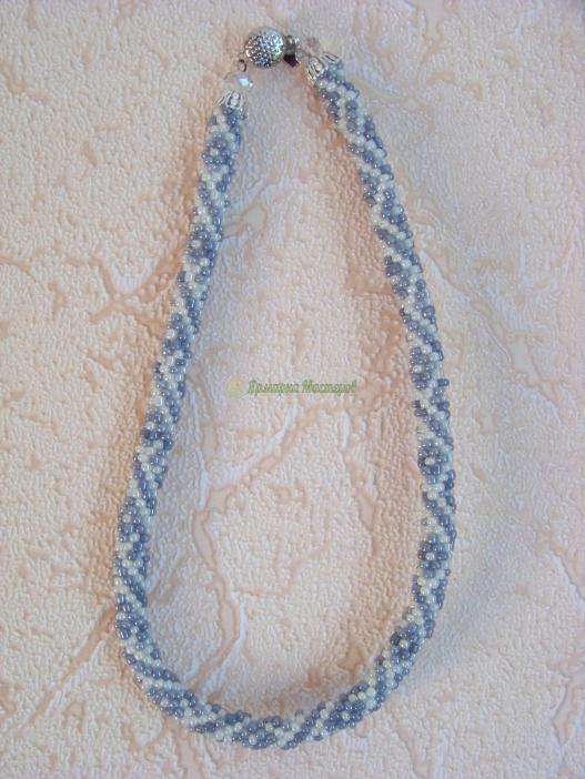 <div style=margin-left:10px><h1>Жгут из бисера</h1><p><a href="/catalog/bijuteriya/">Біжутерія</a> » <a href="/catalog/bijuteriya/braslety/">Браслети</a></p><i class="fa fa-map-marker"></i> Днепропетровская область, Днепродзержинск<br /><br /><div class="socdata"><script src="//yastatic.net/es5-shims/0.0.2/es5-shims.min.js"></script>
                                            <script src="//yastatic.net/share2/share.js"></script>
                                            <div class="ya-share2" data-services="facebook,gplus,twitter,lj,viber,whatsapp,skype" data-counter=""></div></div>