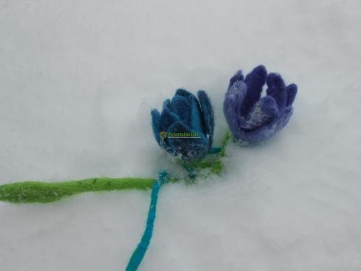 <div style=margin-left:10px><h1>Весенние пролески на женскую сумку или рюкзачок</h1><p><a href="/catalog/valyanie/">Валяння</a> » <a href="/catalog/valyanie/obschee/">Загальне</a></p><i class="fa fa-map-marker"></i> Донецкая область, Славянск<br /><br /><div class="socdata"><script src="//yastatic.net/es5-shims/0.0.2/es5-shims.min.js"></script>
                                            <script src="//yastatic.net/share2/share.js"></script>
                                            <div class="ya-share2" data-services="facebook,gplus,twitter,lj,viber,whatsapp,skype" data-counter=""></div></div>